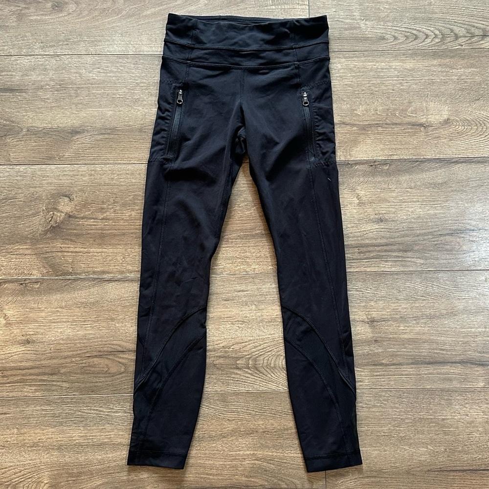 Lululemon Athletica Cropped Leggings with Front Zipper Pockets and Mesh Detail
